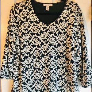 Cute vintage style v neck top